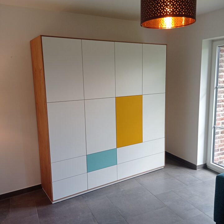 Fertiges Schrankmöbel nach Kundenwunsch