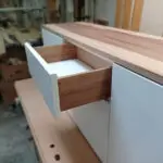 Schubkastendetail Fingerzinken Highboard