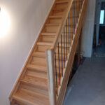 Geschlossene Wangentreppe, gerader Lauf